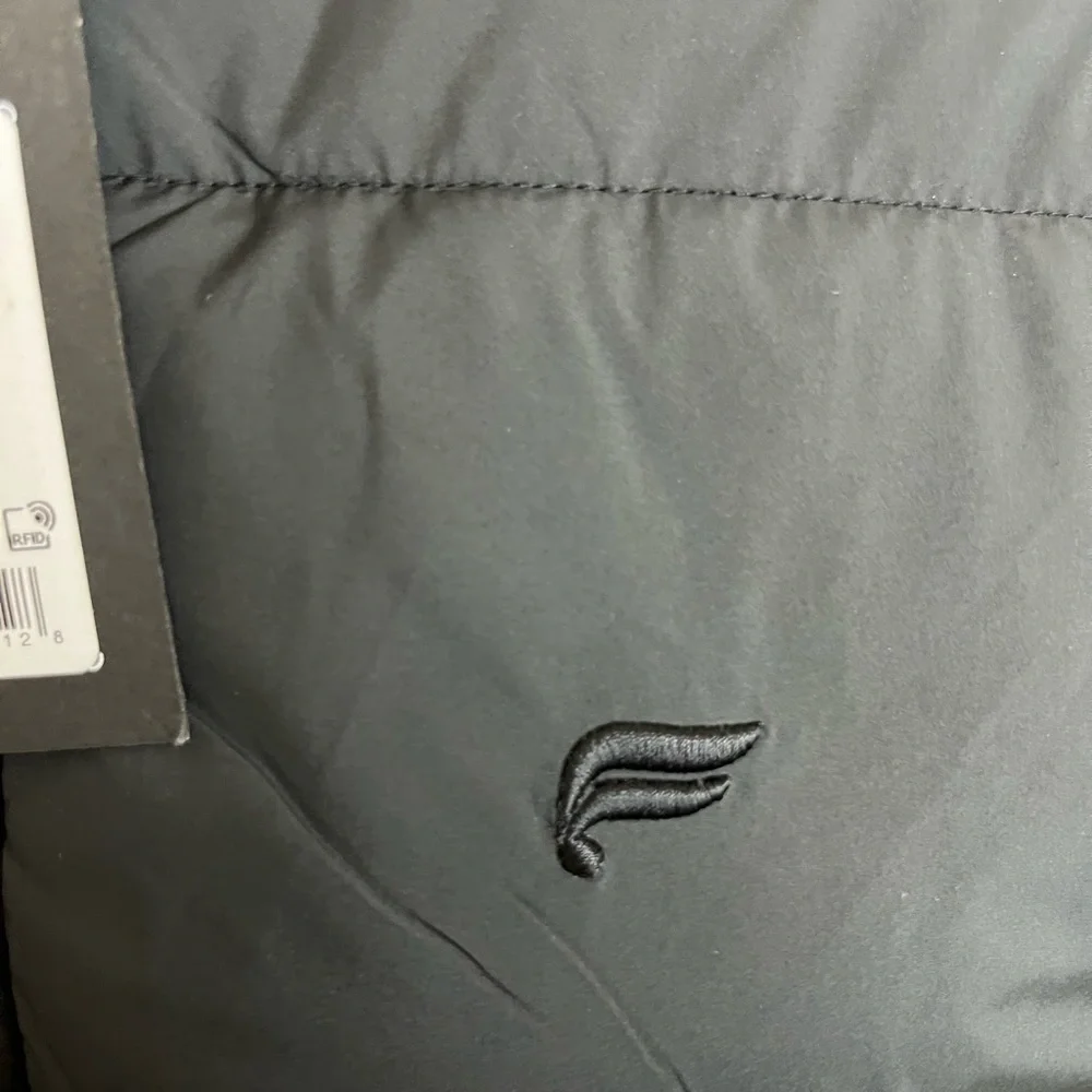 Men’s Black Puffer Vest Jacket - Picture 4 of 4